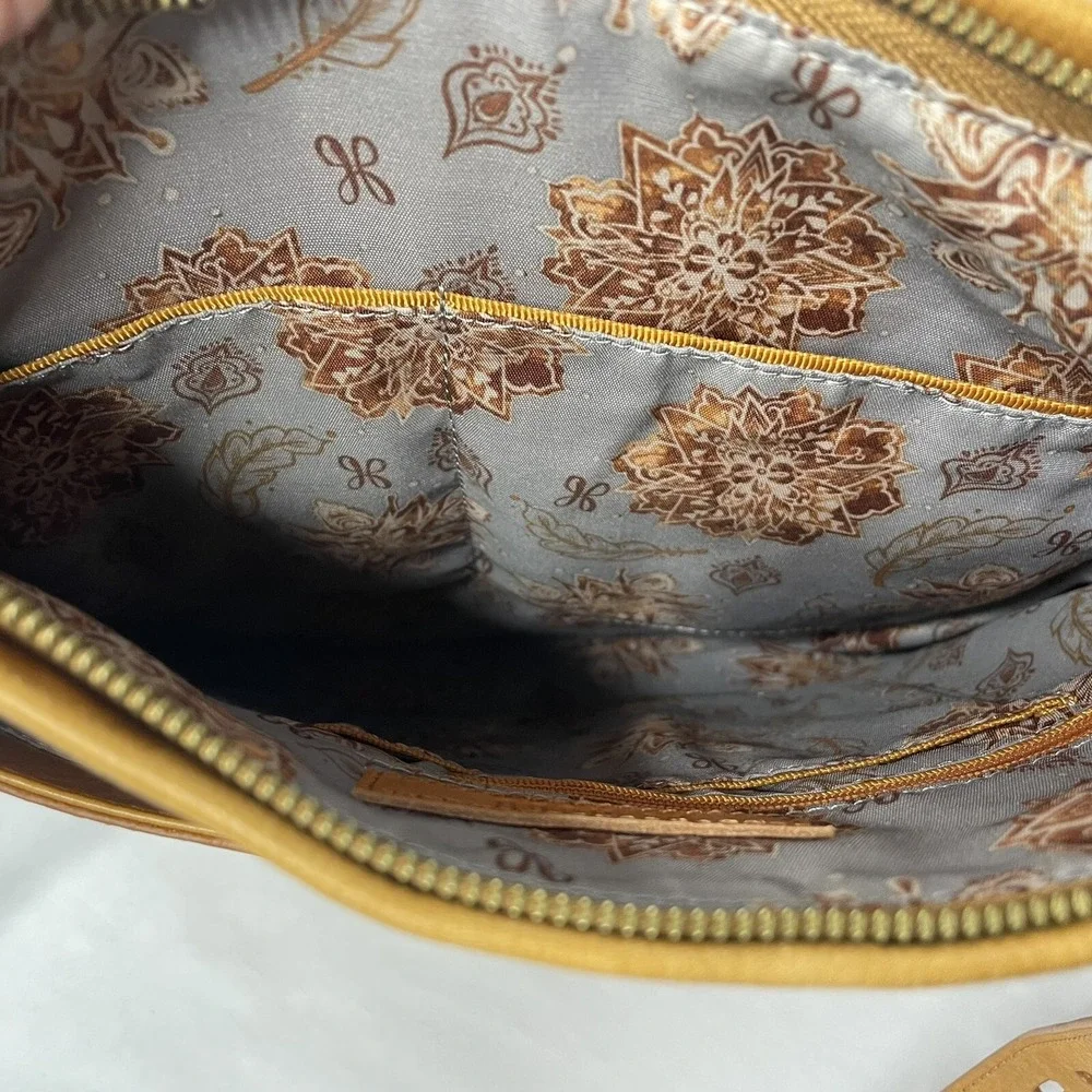 Hobo Leather Crossbody Bag‎ Purse Handbag Honey Caramel Color Zip Pockets